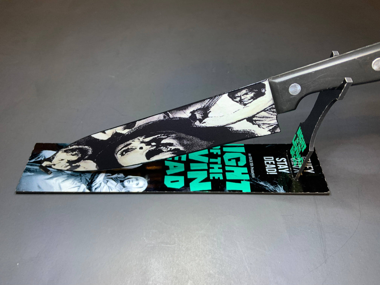 KNIFE - Night of the Living Dead 1968 Romero Kitchen Knife with Sublimated Stand