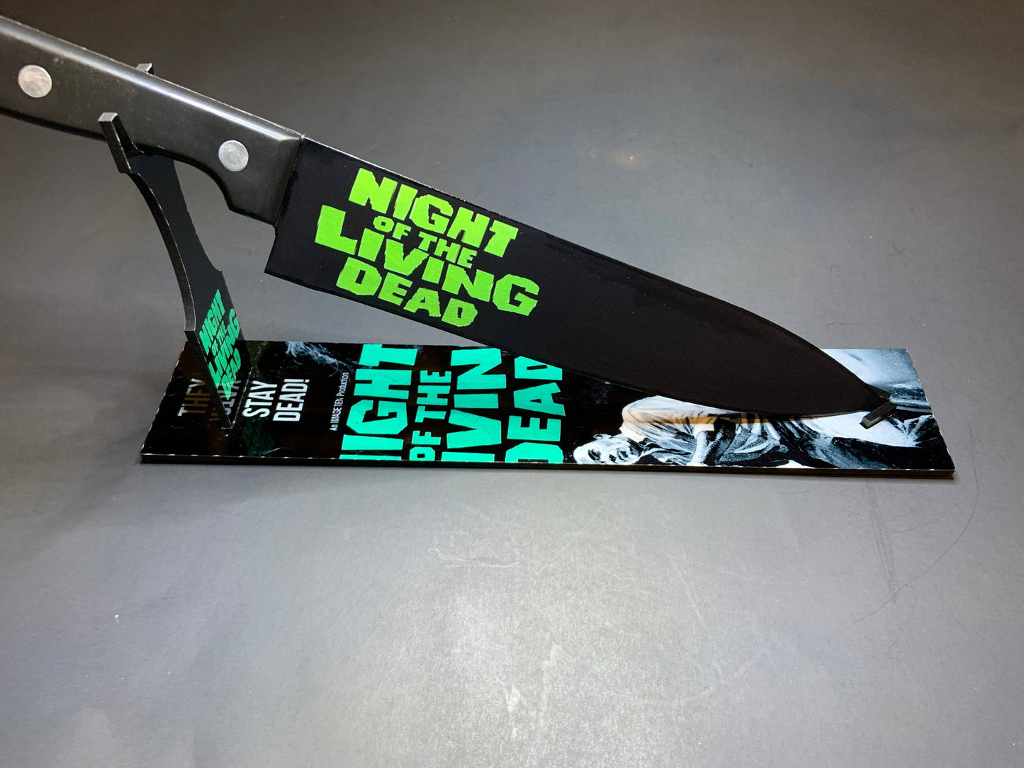 KNIFE - Night of the Living Dead 1968 Romero Kitchen Knife with Sublimated Stand