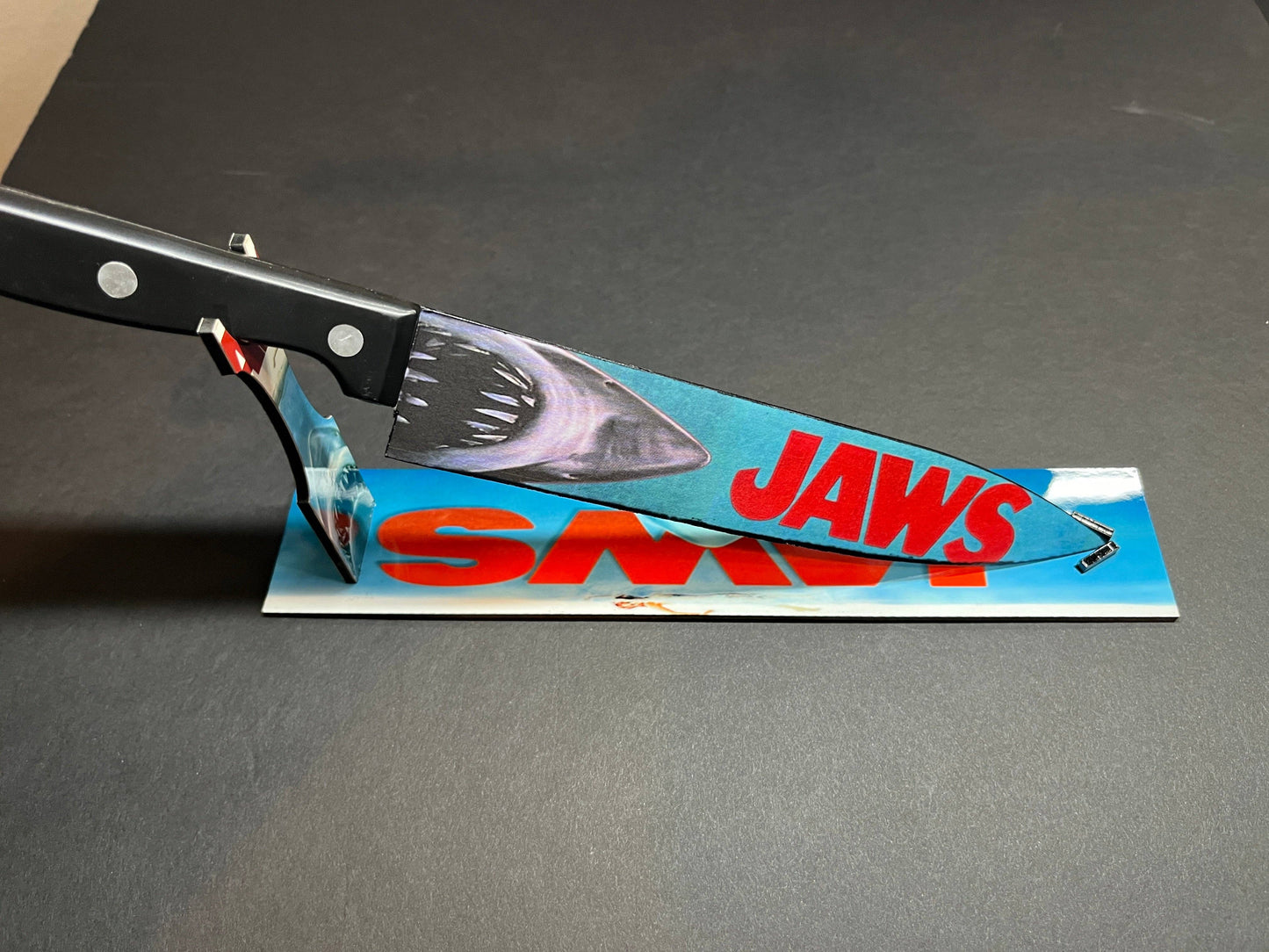 KNIFE - Jaws Movie Kitchen Knife With Sublimated Stand