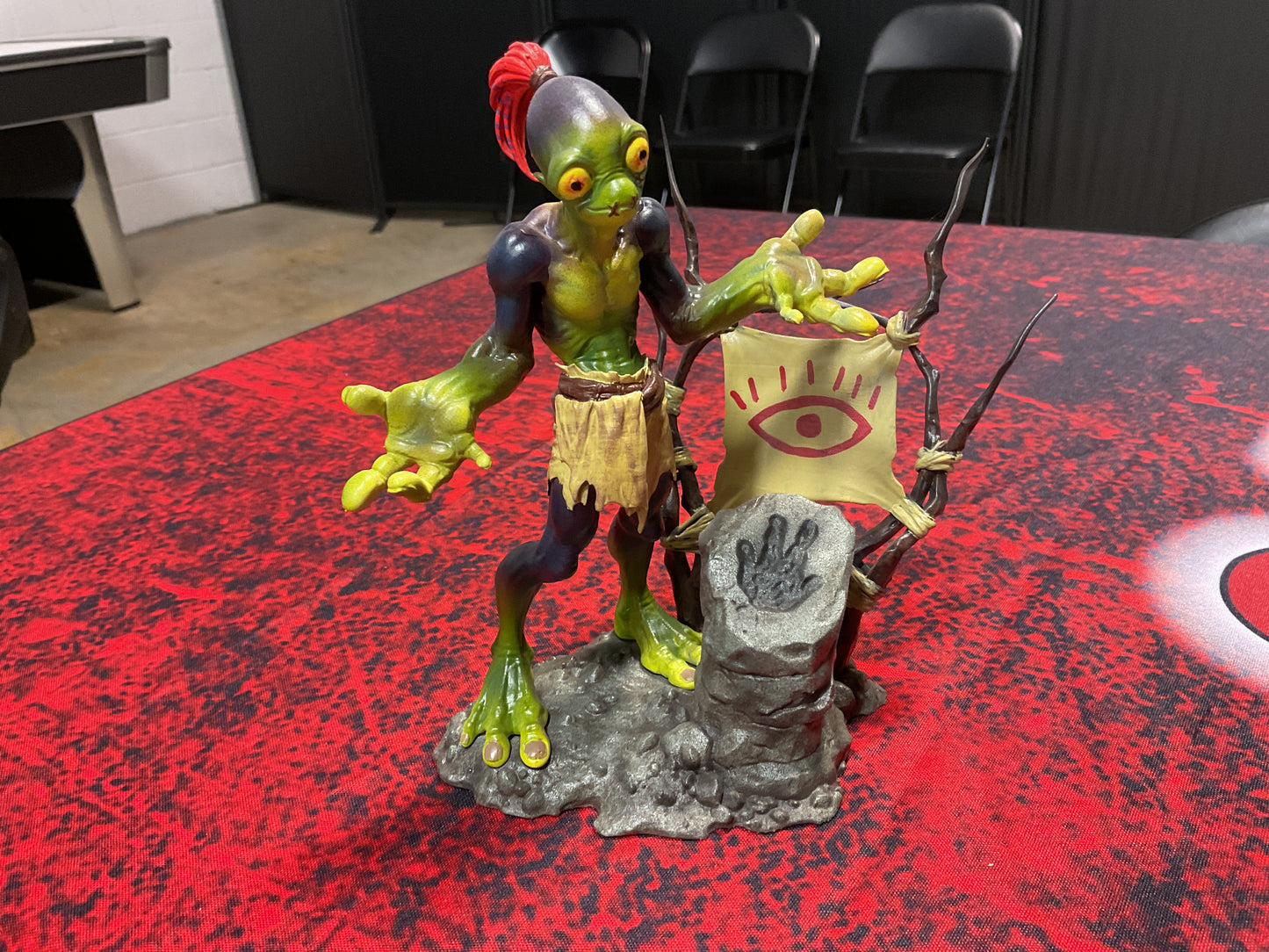 ODDWORLD ALIEN STATUE