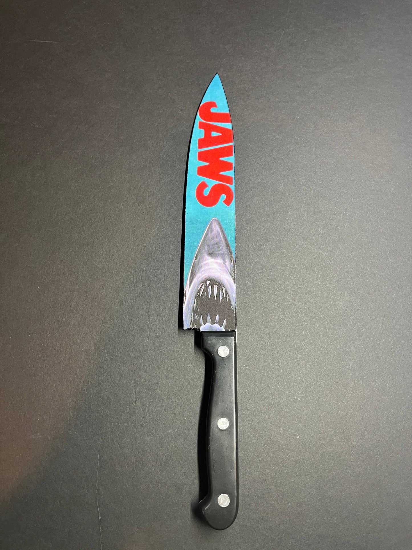 KNIFE - Jaws Movie Kitchen Knife With Sublimated Stand