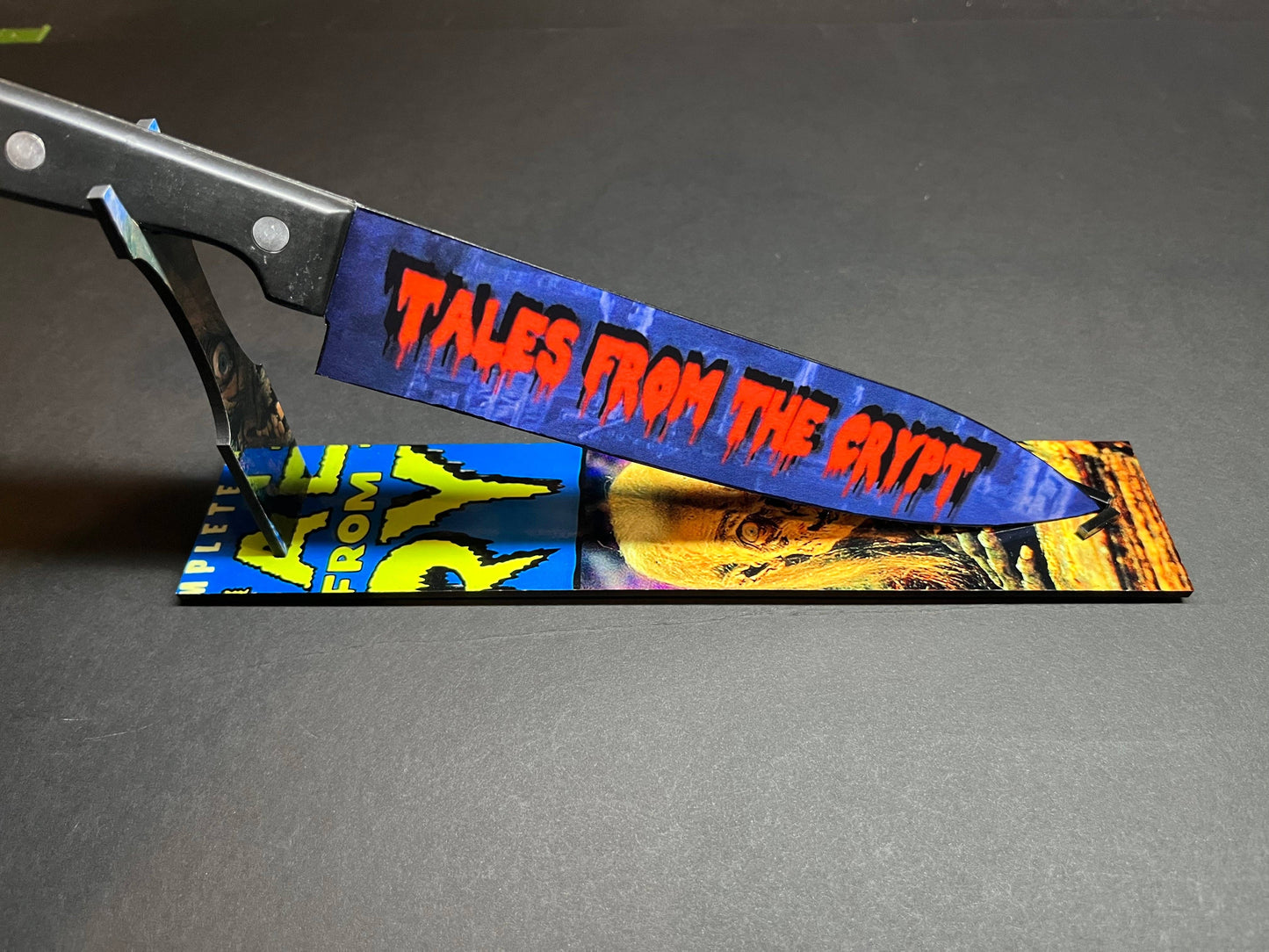 Tales From The Crypt Kitchen Knife With Sublimated Stand
