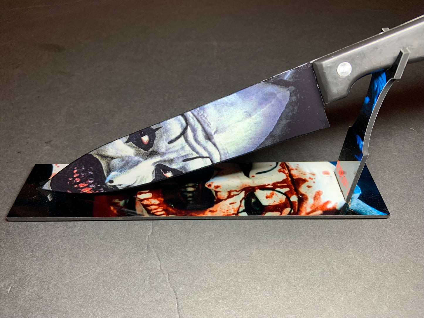 KNIFE - Terrifier Art the Clown Kitchen Knife with Sublimated Stand