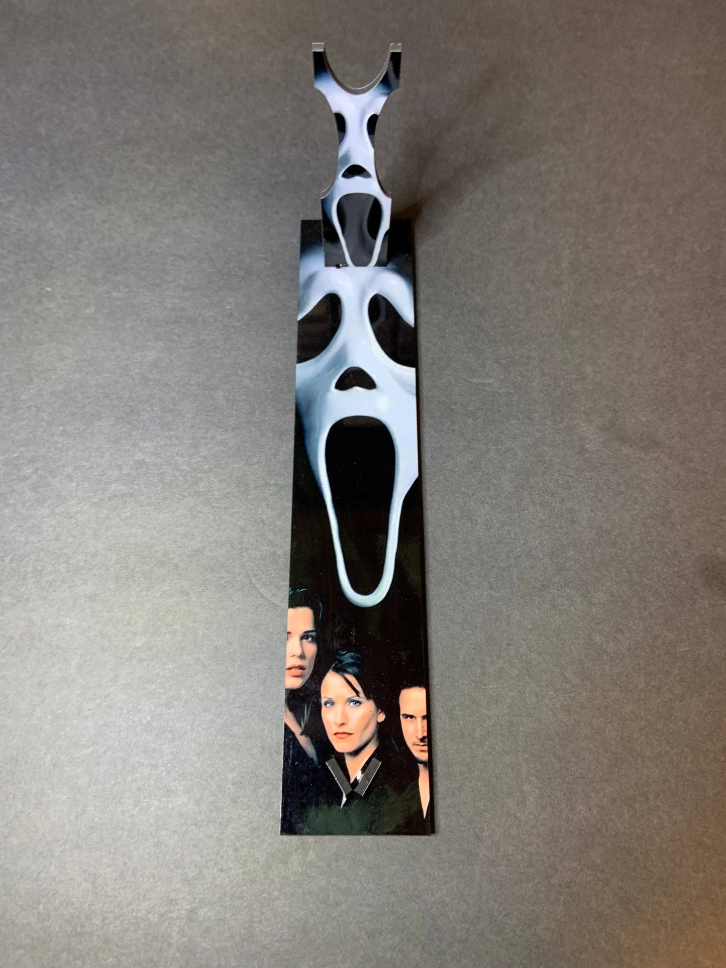 KNIFE - Scream Ghost Face Wes Craven Kitchen Knife with Sublimated Stand