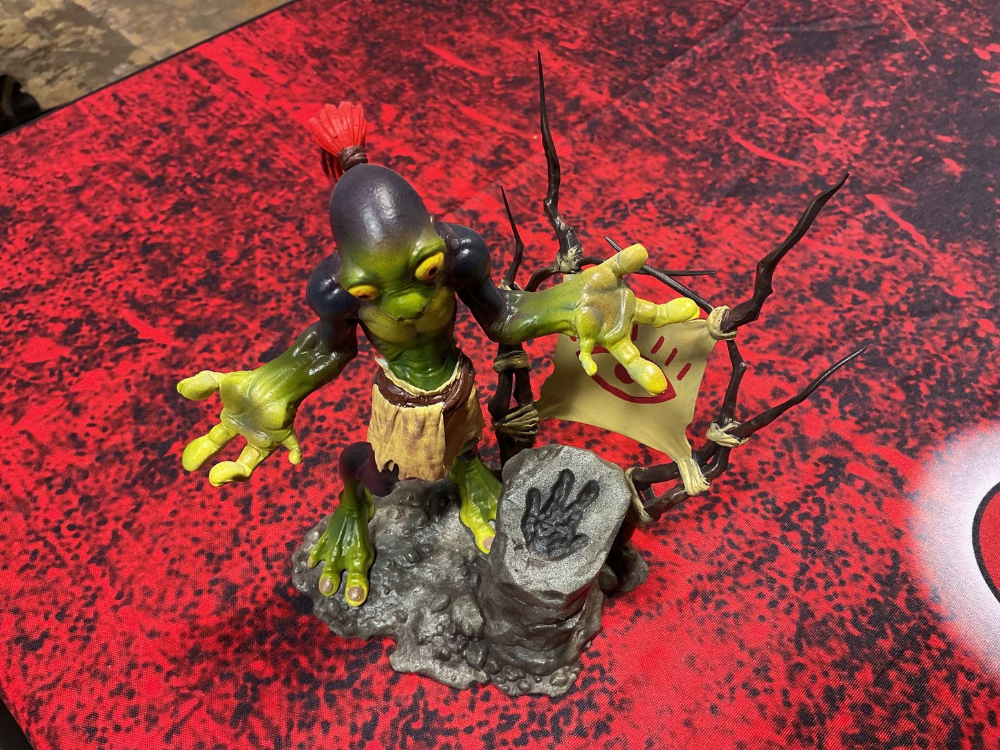 ODDWORLD ALIEN STATUE