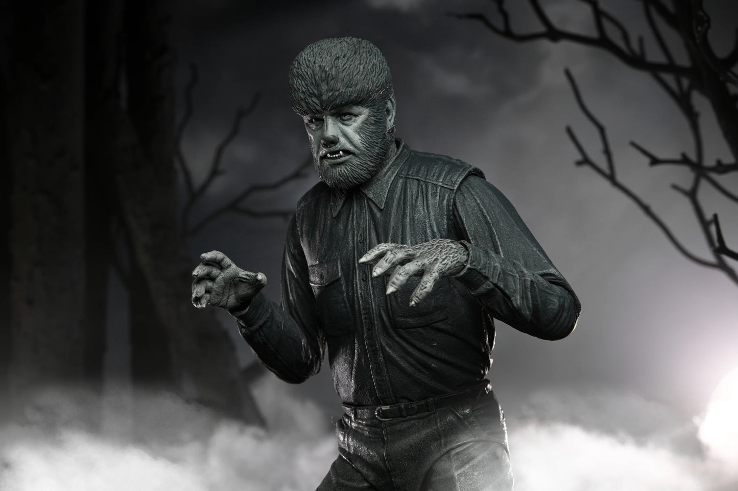 Universal Monsters - Ultimate Wolf Man (Black & White) 7" Scale Action Figure