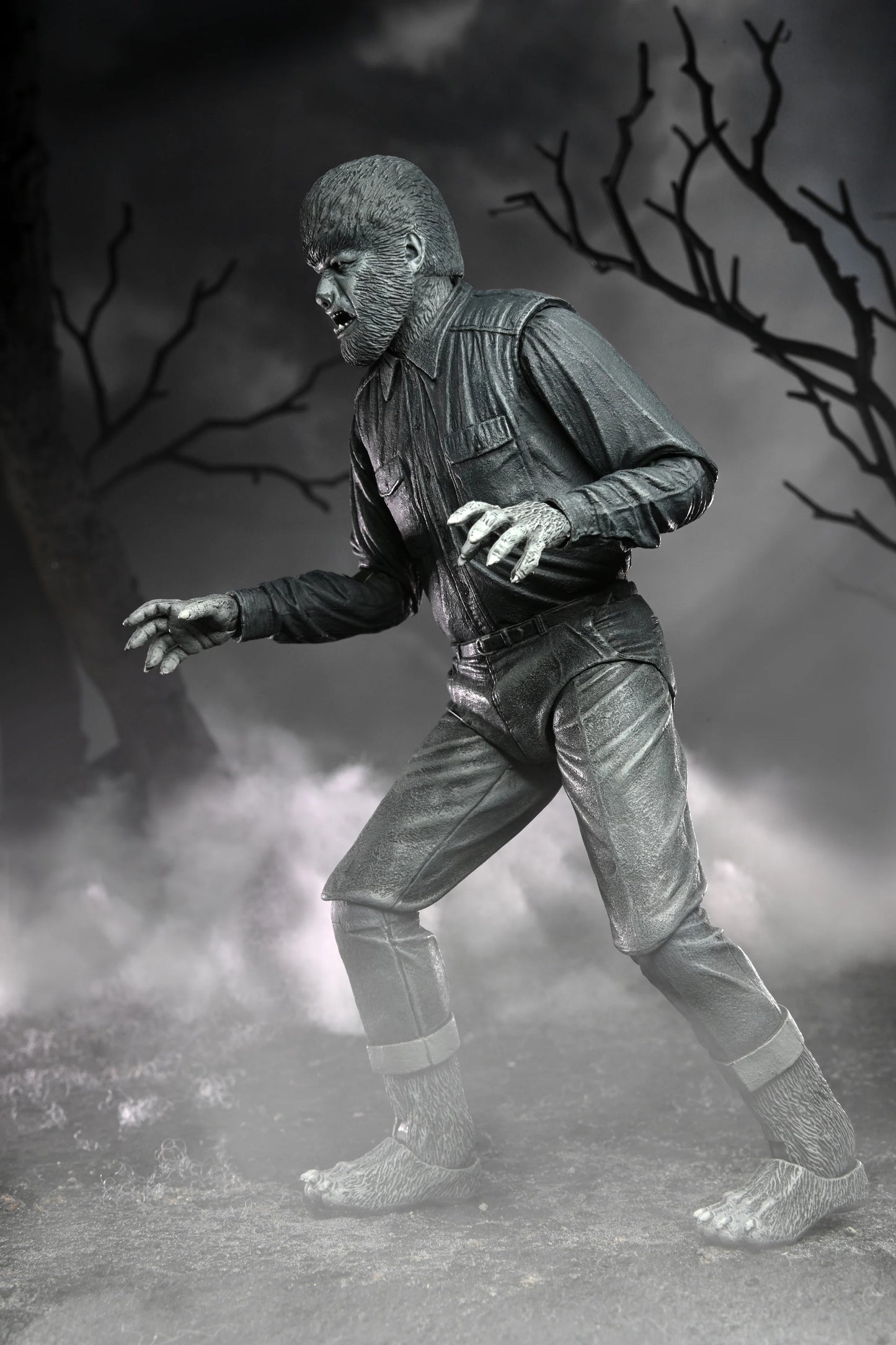 Universal Monsters - Ultimate Wolf Man (Black & White) 7" Scale Action Figure