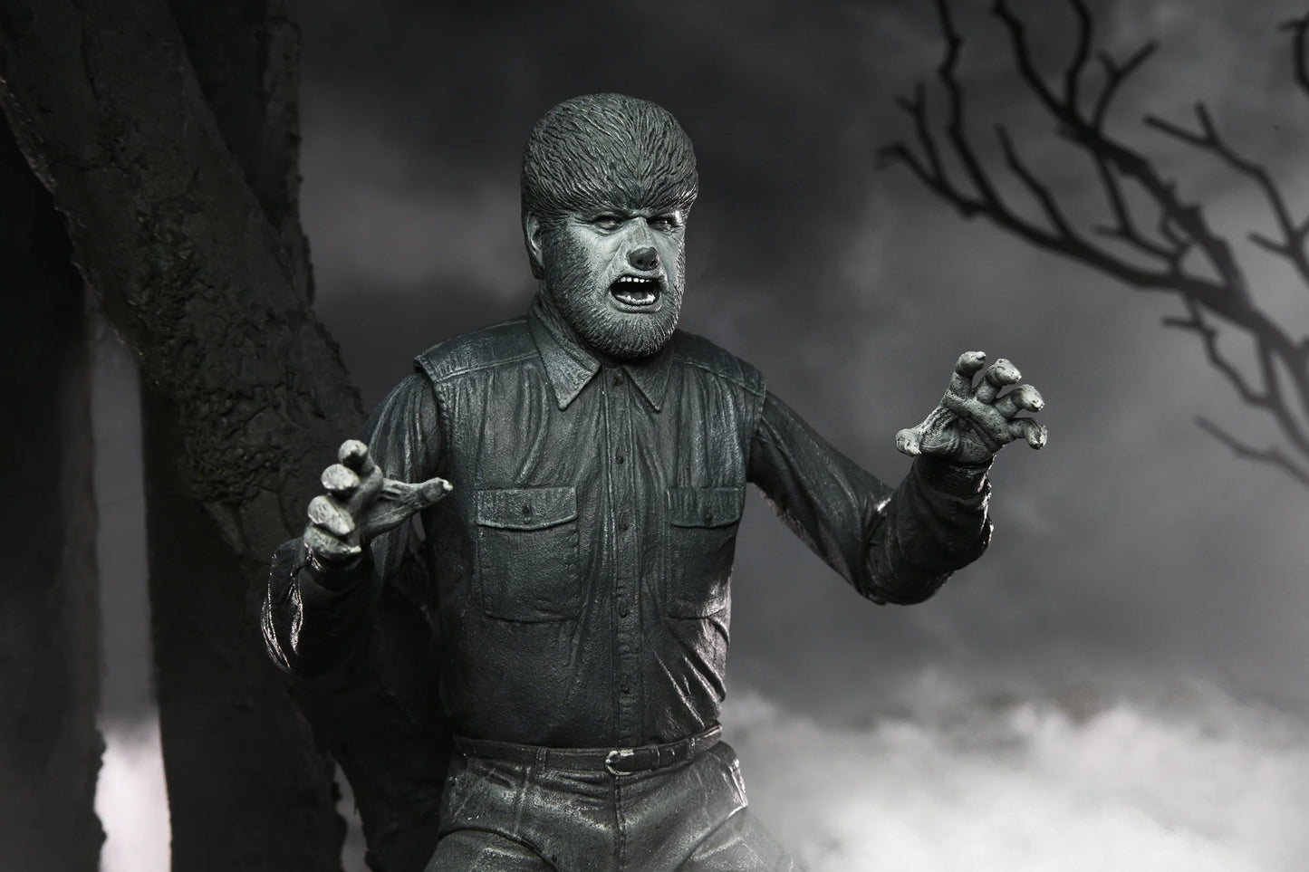 Universal Monsters - Ultimate Wolf Man (Black & White) 7" Scale Action Figure