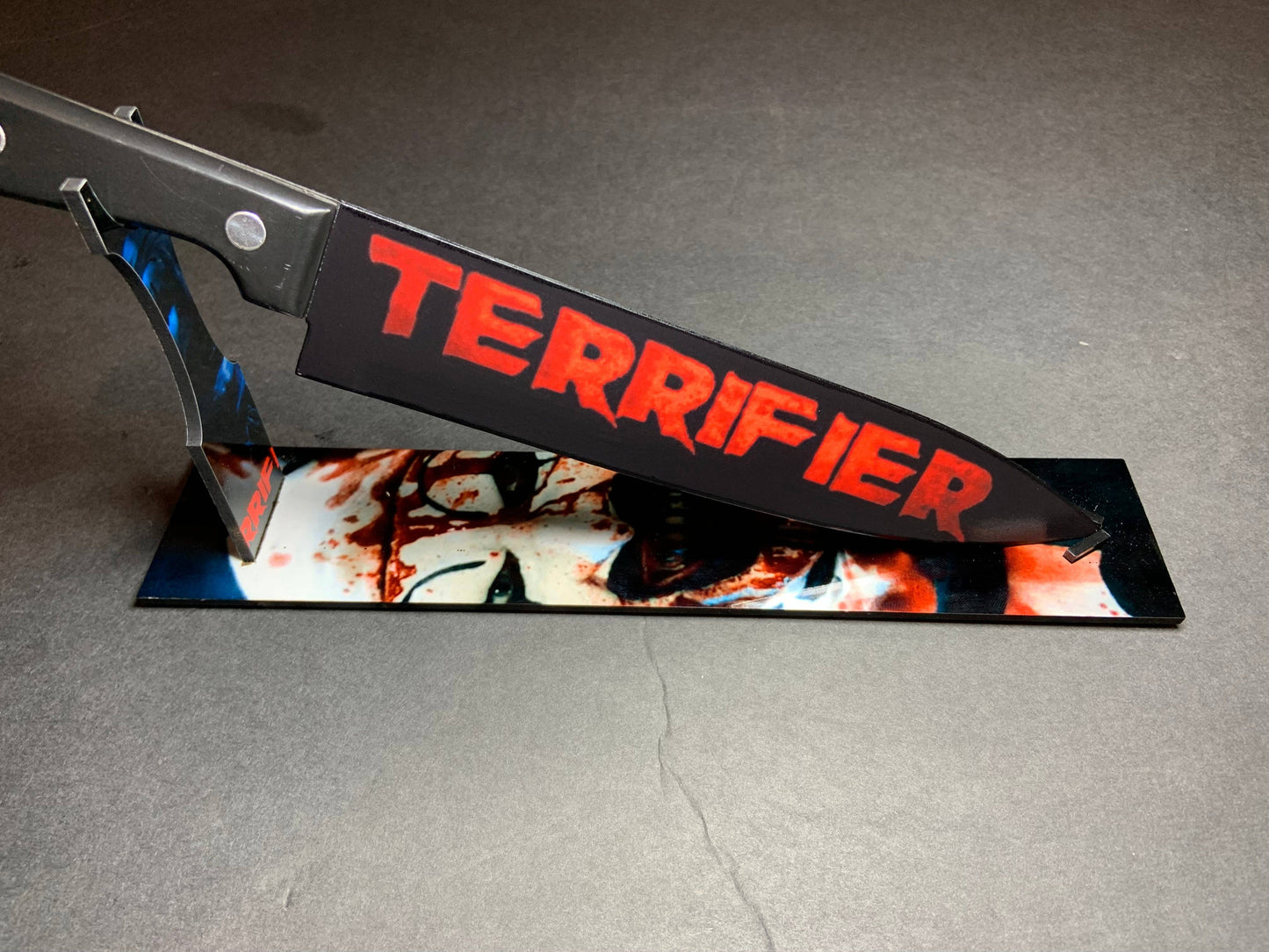 KNIFE - Terrifier Art the Clown Kitchen Knife with Sublimated Stand