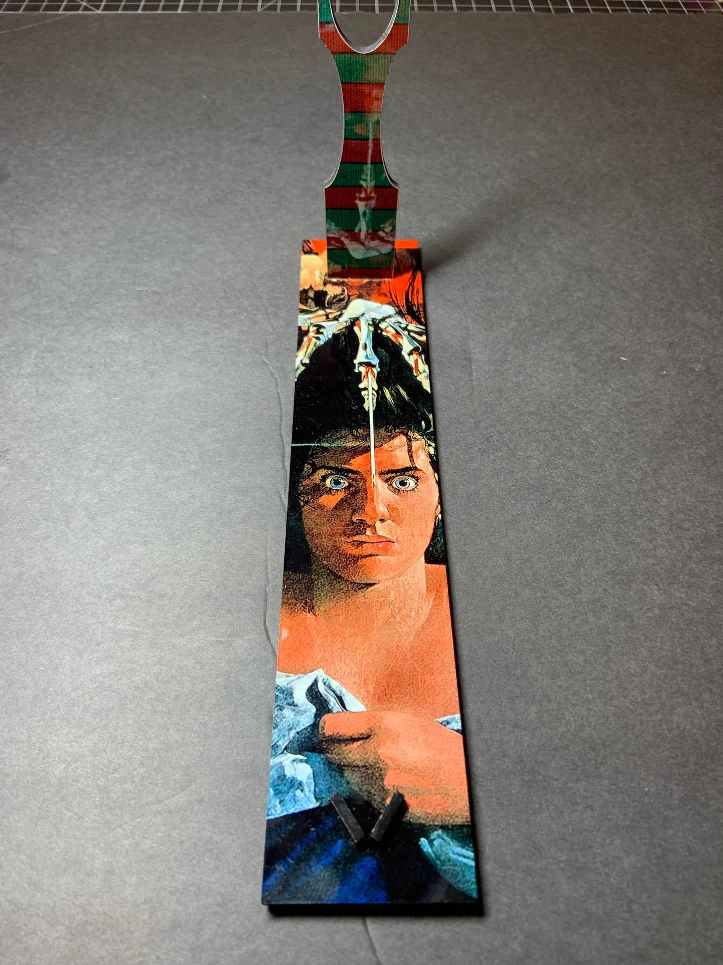KNIFE - Freddy Krueger "Nightmare on Elm Street" Kitchen Knife with Sublimated Stand