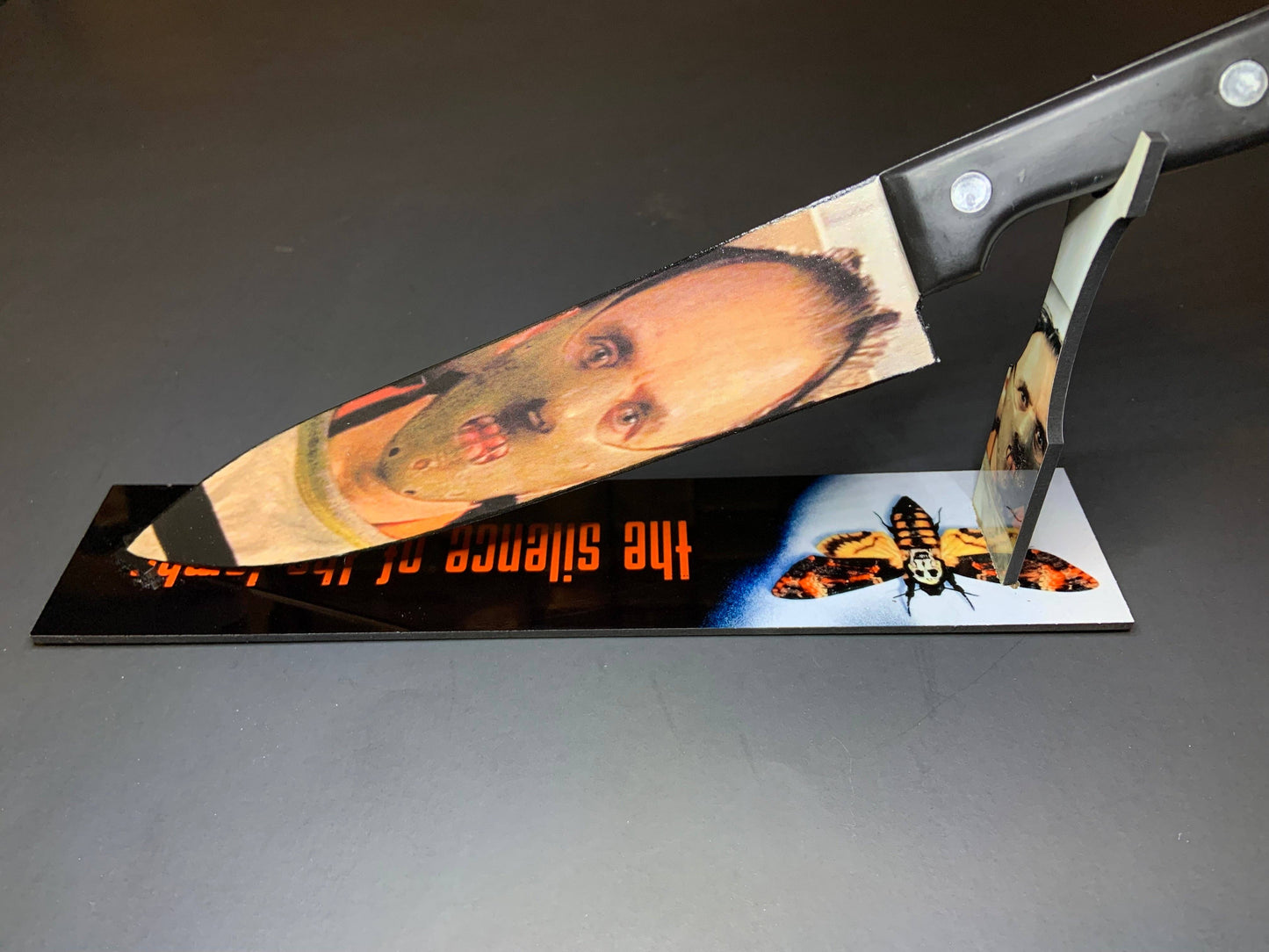 KNIFE - Silence Of The Lambs Knife Set With Sublimated Stand