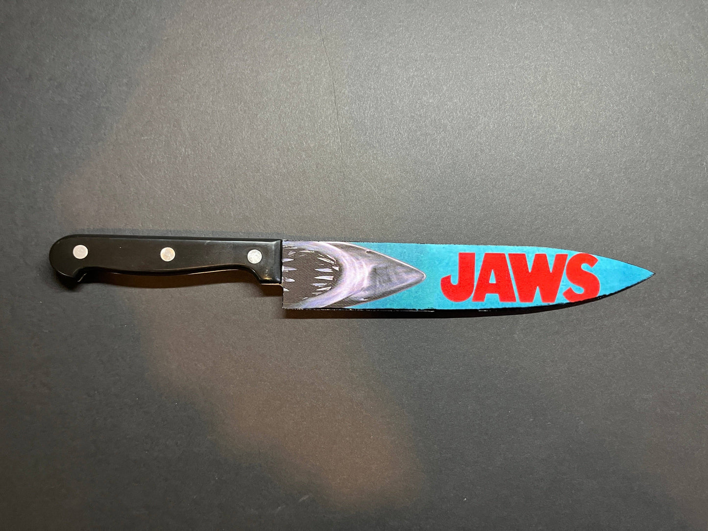 KNIFE - Jaws Movie Kitchen Knife With Sublimated Stand